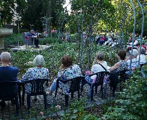 16. Durlacher Lesesommer im Rosengarten