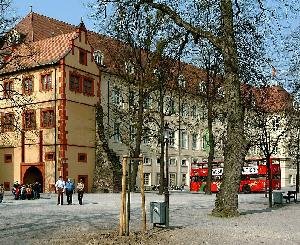 Kinder- und Jugendflohmarkt auf dem Karlsburg-Vorplatz